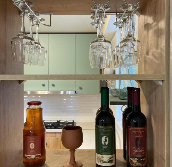 تختخواب و صبحانه Zaali S Wine Cellar