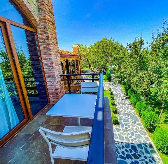 هتل Chateau Ikalto