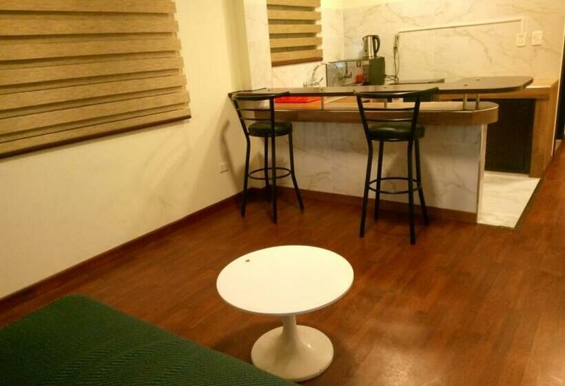 هتل کپسول El Prado Capsule Hostel