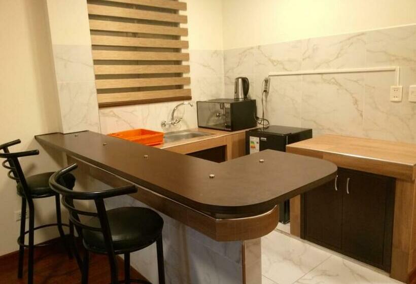 هتل کپسول El Prado Capsule Hostel