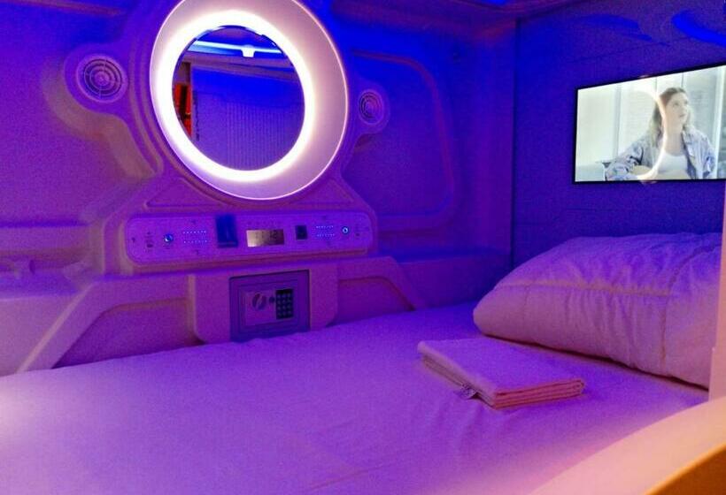 هتل کپسول El Prado Capsule Hostel