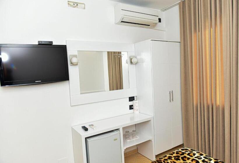 בית מלון כפרי Tomorri