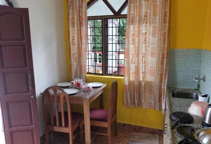 Pensão Alexmarie Guest House 5 Min To Candolim Beach