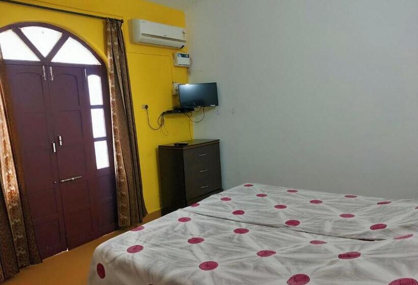 پانسیون Alexmarie Guest House 5 Min To Candolim Beach