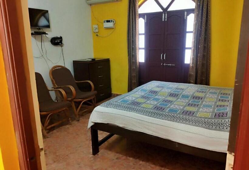 Pensão Alexmarie Guest House 5 Min To Candolim Beach