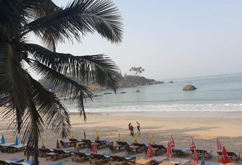 پانسیون Alexmarie Guest House 5 Min To Candolim Beach