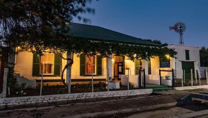 بنسيون Colonial Karoo Guesthouse