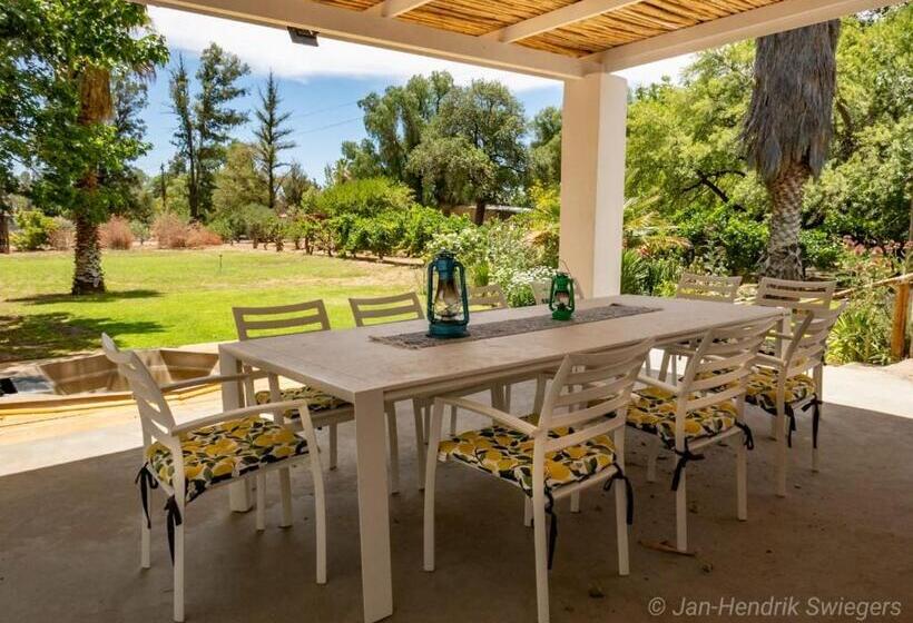 بنسيون Colonial Karoo Guesthouse