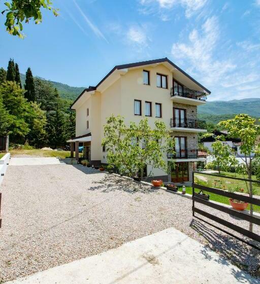 پانسیون Et Larum