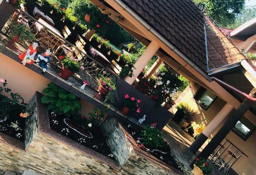 پانسیون Restoran Sa Sobama Za Iznajmljivanje Mali Raj