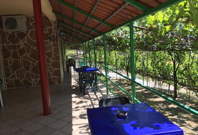 پانسیون Romeo’s Guest House 2