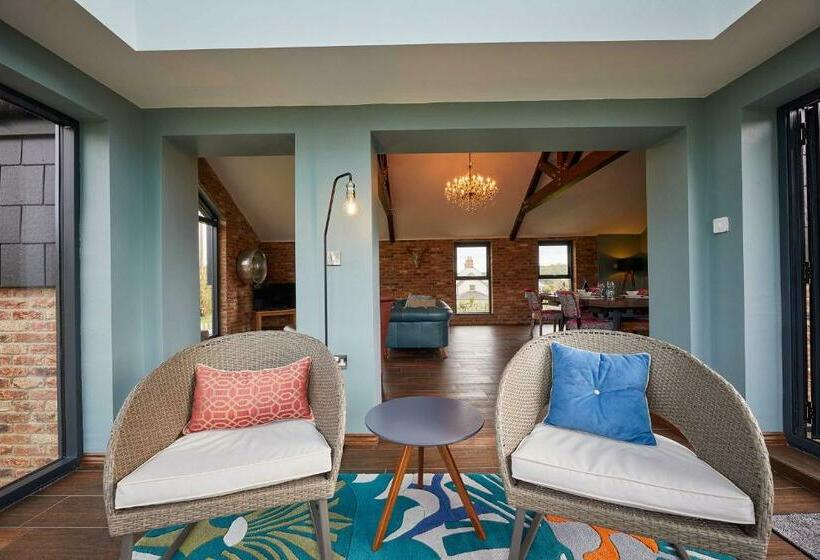 بنسيون Woodland Barn