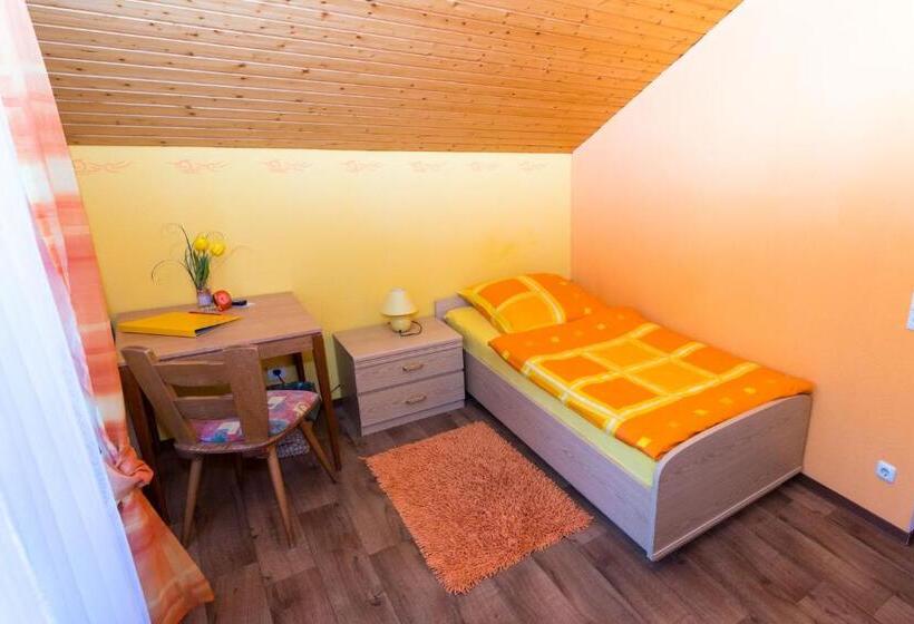 펜션 Grünes Paradies  Garni