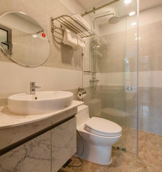 West Lake Hotel Near Bai Dai Beach