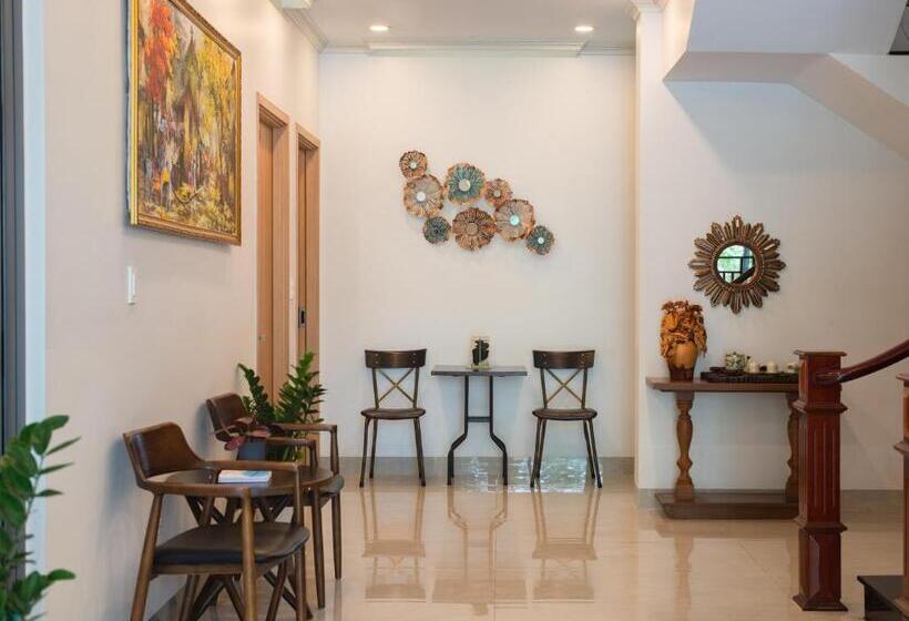 West Lake Hotel Near Bai Dai Beach