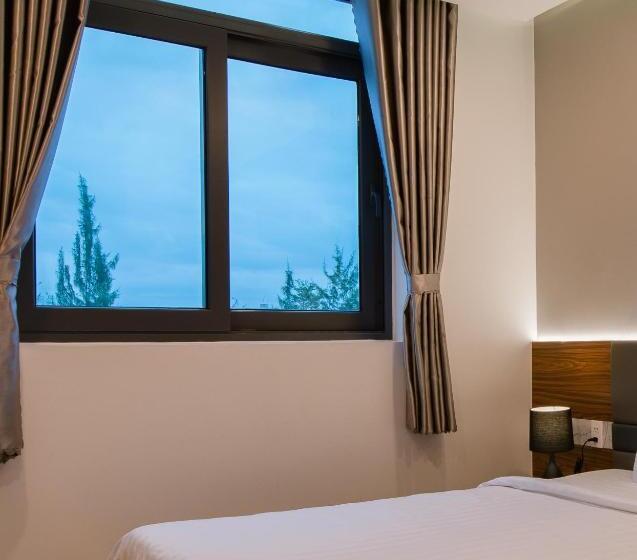 West Lake Hotel Near Bai Dai Beach