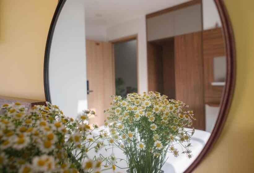 West Lake Hotel Near Bai Dai Beach