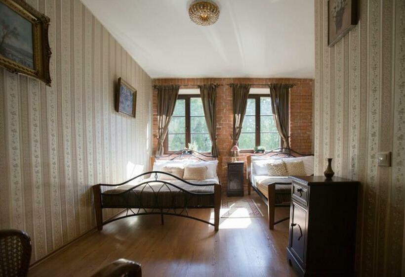 هاستل Akmenių Dvaras