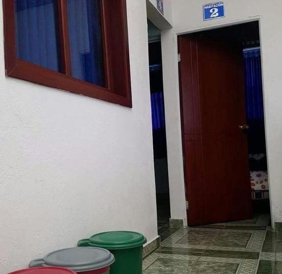 호스텔 Hospedaje Puerta Al Lago