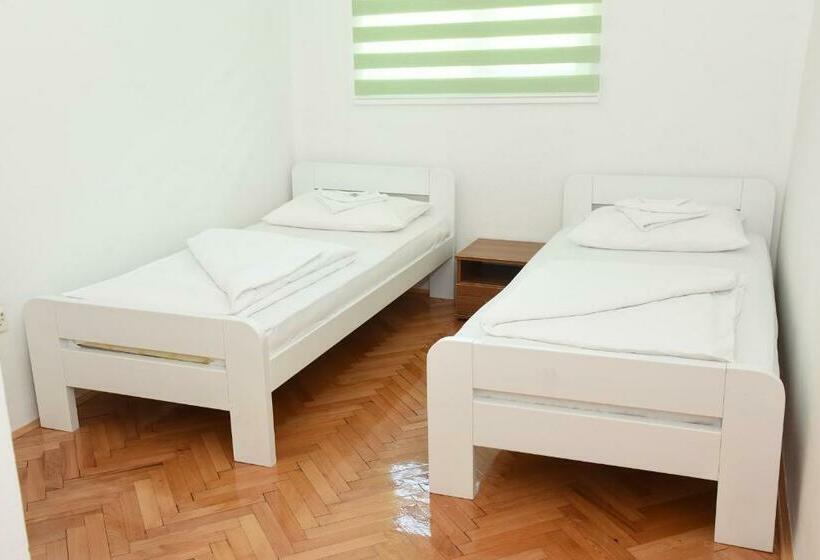 هاستل Np Sutjeska Paviljon A