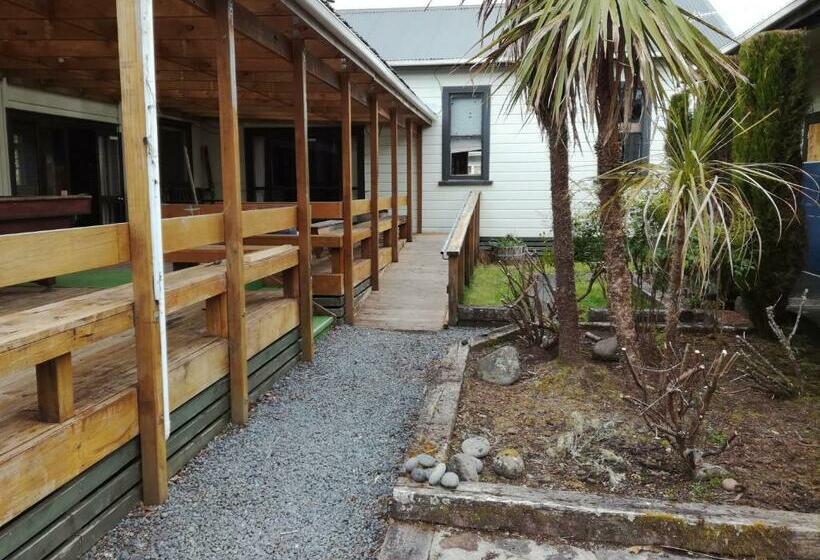 הוסטל Slalom Lodge