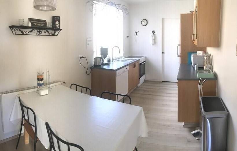 تختخواب و صبحانه Guesthouse Rauðafell