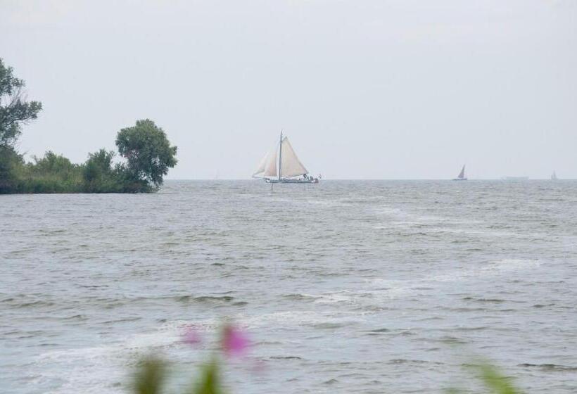 تختخواب و صبحانه M&m Bed&bubbles