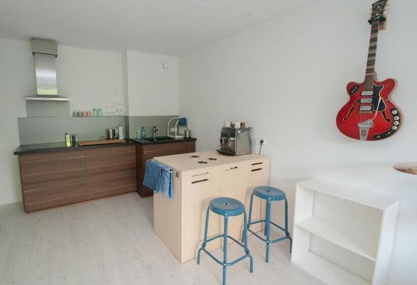 تختخواب و صبحانه M&m Bed&bubbles