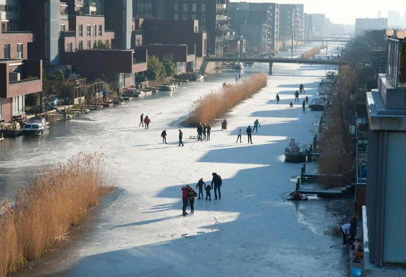 تختخواب و صبحانه M&m Bed&bubbles