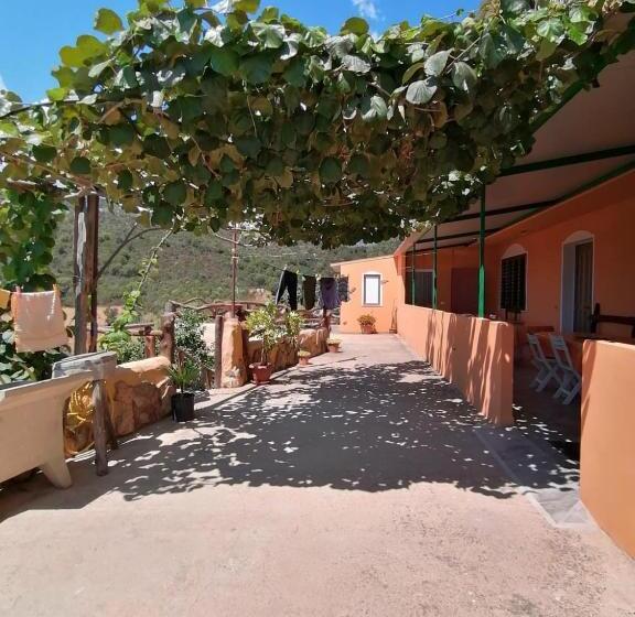 住宿加早餐  Sa Cronta Affitacamere