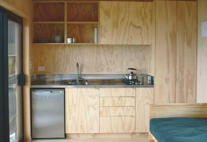 تختخواب و صبحانه The Huts