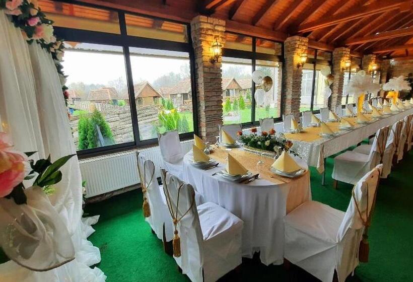 هتل کپسول Etno Selo Eden