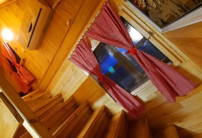 هتل کپسول Etno Selo Eden