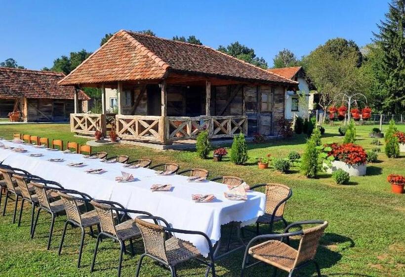 هتل کپسول Etno Selo Eden