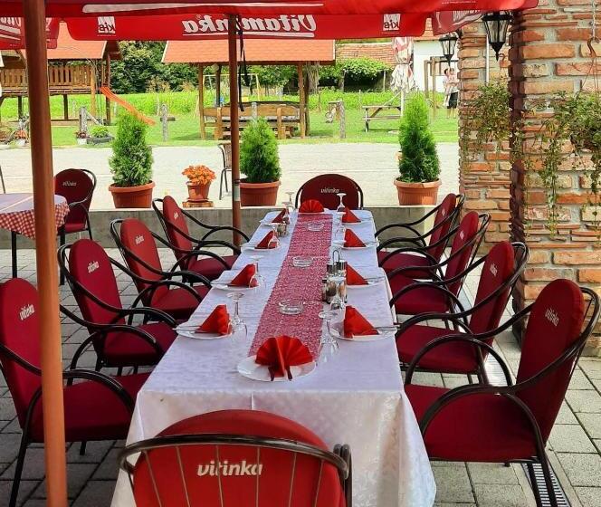 هتل کپسول Etno Selo Eden