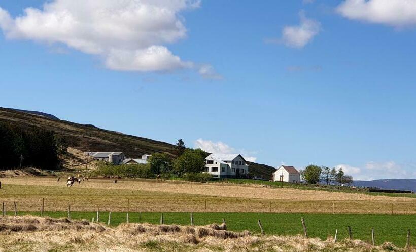 هتل Ljósavatn Guesthouse