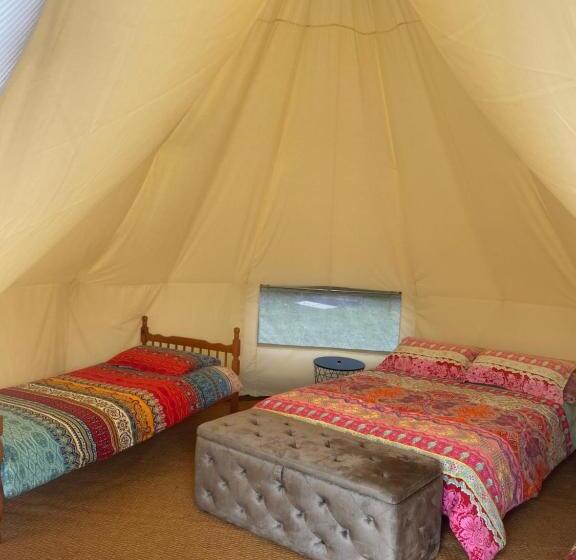 Отель Loire Valley Llama Farm Stay