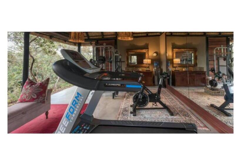 ホテル Ndlovu Safari Lodge