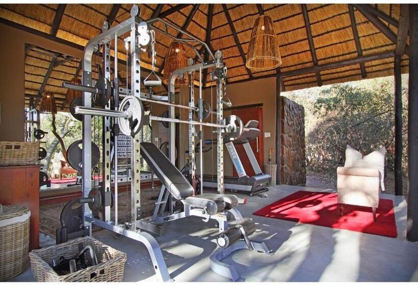 ホテル Ndlovu Safari Lodge