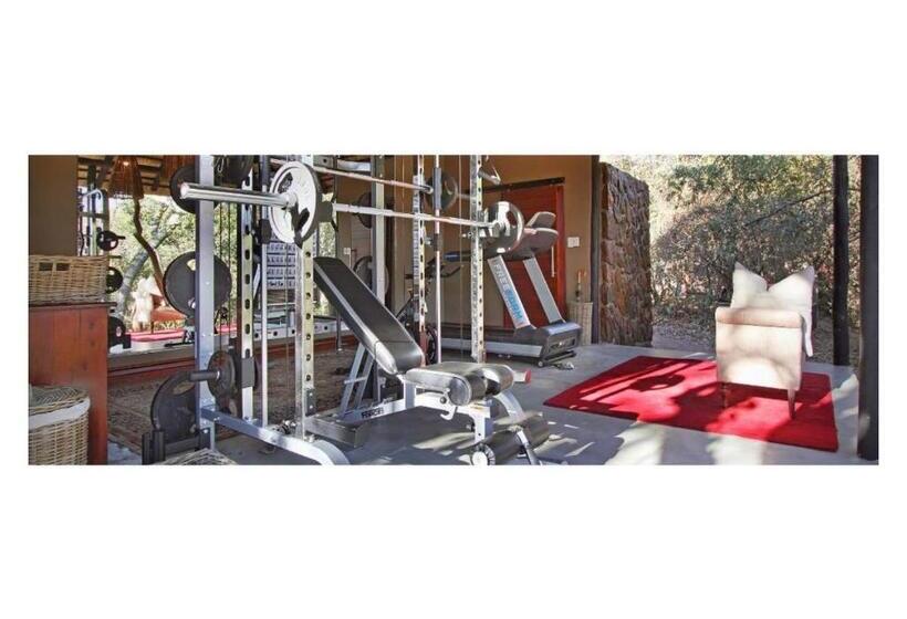 ホテル Ndlovu Safari Lodge