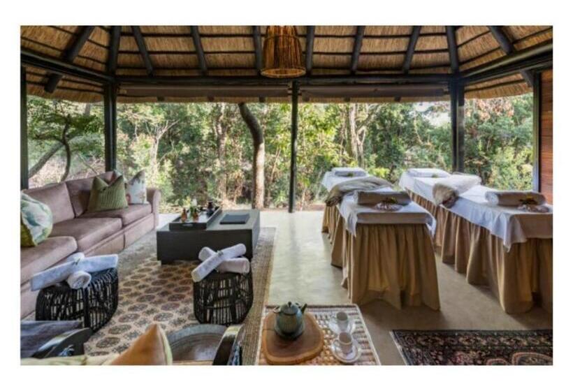 ホテル Ndlovu Safari Lodge