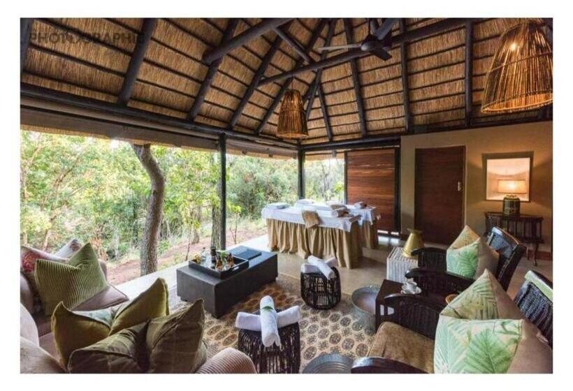 ホテル Ndlovu Safari Lodge