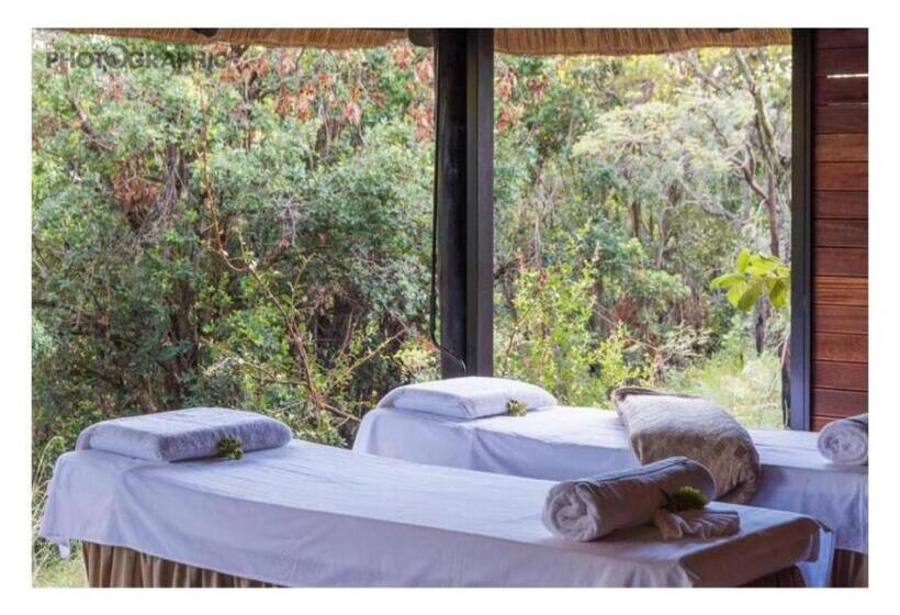 ホテル Ndlovu Safari Lodge