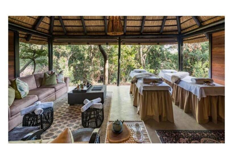 ホテル Ndlovu Safari Lodge