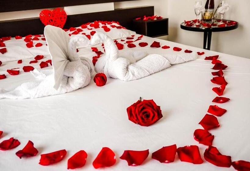 هتل Palms Central