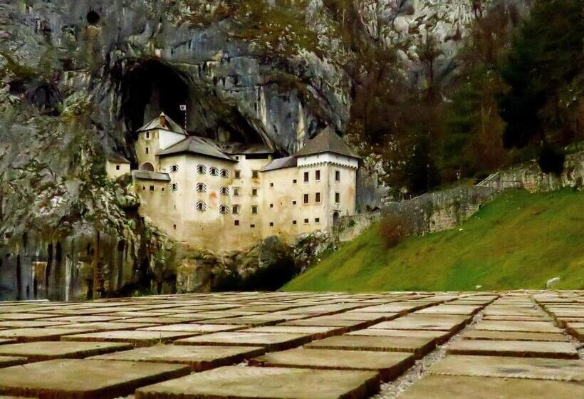 پانسیون Gostilna Tratnik