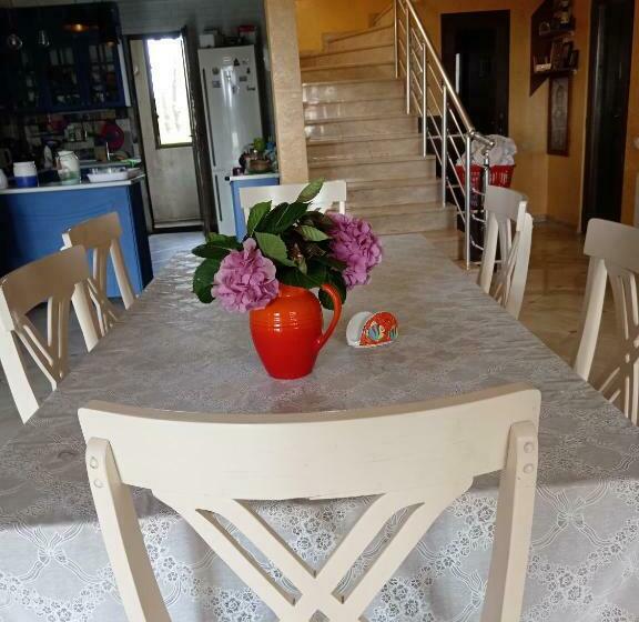 پانسیون Guest House Guriani