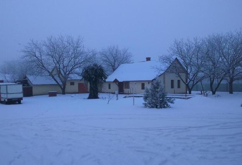 بنسيون Romantika Vendégház