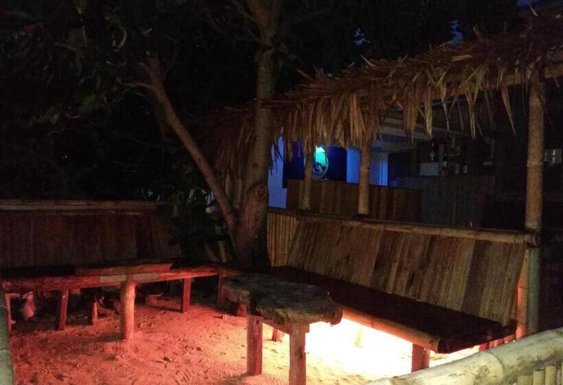 פנסיון Sunset Guest House & Bar