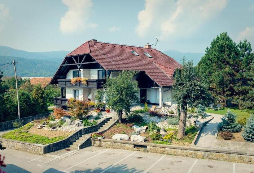 هاستل župančičev Hram